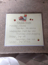 FUNNY PLAQUE ABOUT KITCHEN HOURS