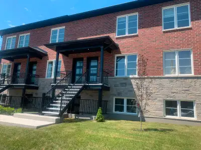 Luxueux 4 1/2 style condo