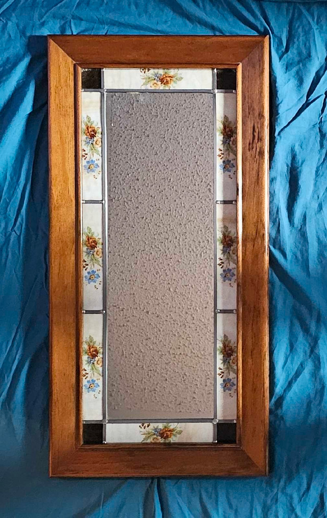 Vintage Mirror With Flowers And Stained Glass in Home Décor & Accents in Oshawa / Durham Region - Image 2
