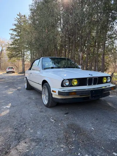 Beautiful and iconic BMW E30 325i convertible. A true head-turner and getting harder to find in this...