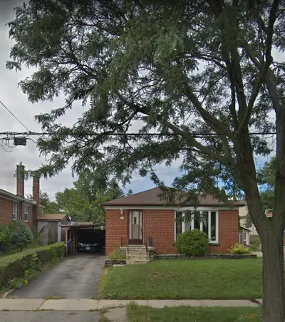 Main-floor Bedroom For Rent in Scarborough