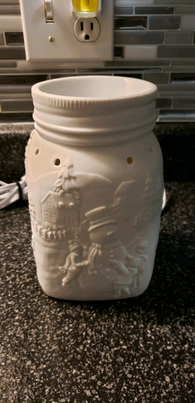 Snowman Scentsy Warmer in Holiday, Event & Seasonal in Ottawa - Image 2