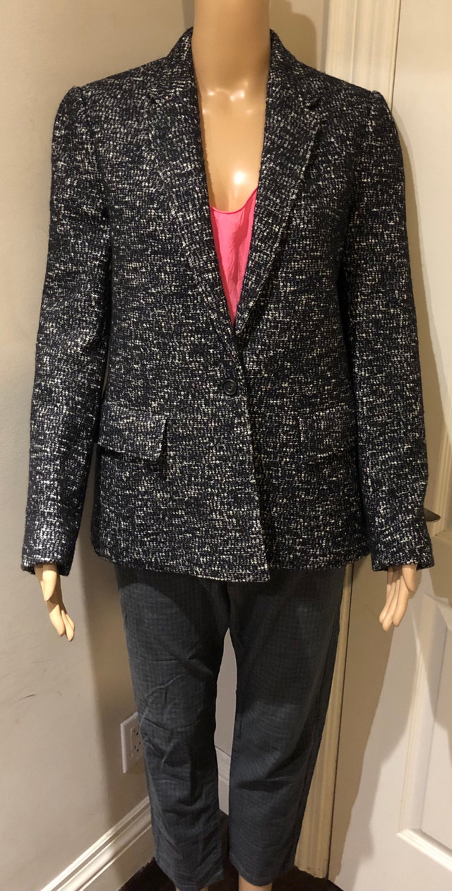 Women’s Aritzia Wilfred Tweed Jacket Size S(4-6) in Women's - Tops & Outerwear in City of Toronto - Image 2