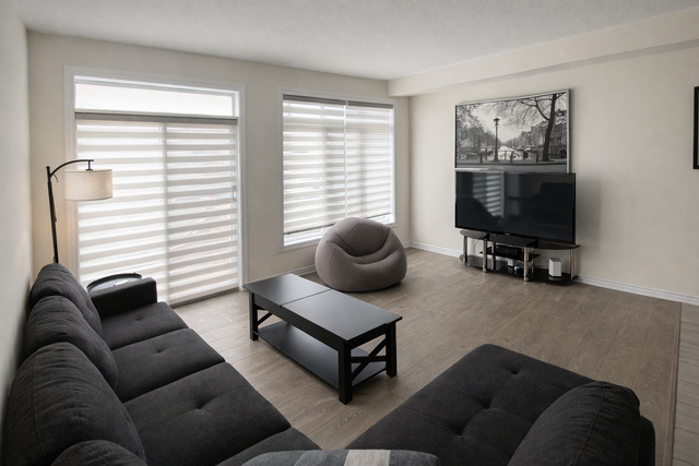 Cozy 2BR Townhome—Steps to Plaza, 5 Mins to Innisfil Beach Park! in Ontario in Canada - Image 2