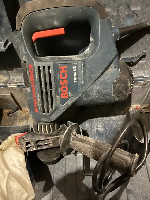 Bosch sds rotary hammer drill in Power Tools in Oshawa / Durham Region - Image 3