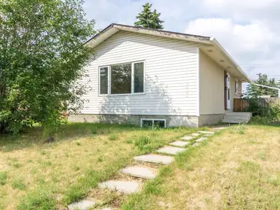 Penbrooke main floor 2 bedroom,double garage $1750/,\m+ 60 % ut