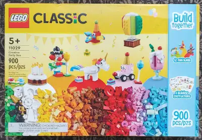 LEGO CLASSIC 11029 Creative Party Box 900 pcs Building toy Brand New in factory sealed package - In...