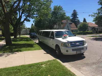 2007 ford expedition stretch SUV 14 passengers in good condition , white color , J seats bar and lig...