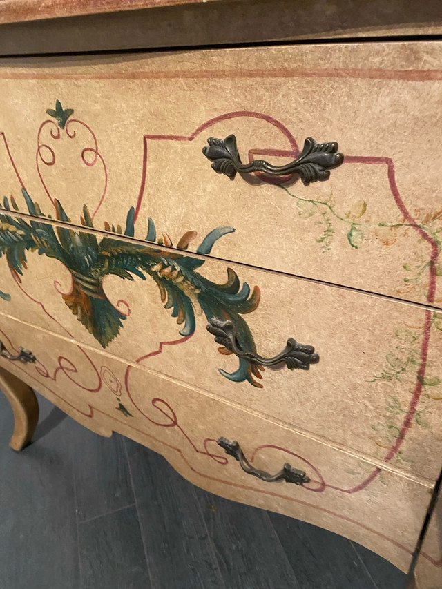 Commode ou buffet vintage dans Commodes et armoires  à Ville de Québec - Image 3