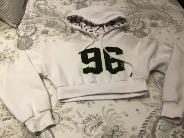 Teen girls clothing size Small in Kids & Youth in Barrie - Image 3