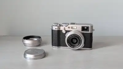 Here for sale is an excellent condition Fujifilm X100F camera. Very low actuations around 5500. Some...