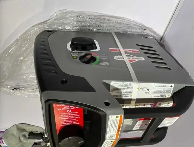Generator -Briggs & Stratton 2400/1800 Watt Inverter Portable in Outdoor Tools & Storage in Oshawa / Durham Region - Image 3