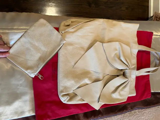 Valentino bag Leather  bow in Women's - Bags & Wallets in City of Toronto - Image 8