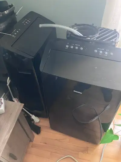 a A VENDRE   2 air climatiser 12000 btu , servi 2 été, View more