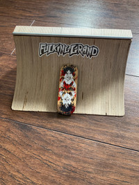 DEADBILLY Fingerboard quarter pipe 