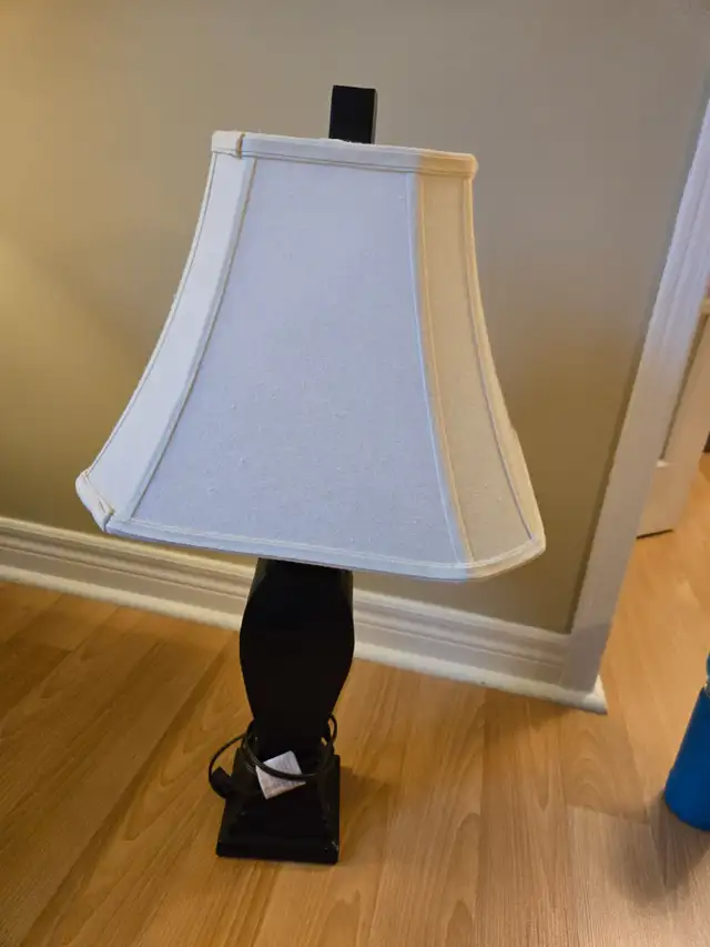 Lamp - 27" in Indoor Lighting & Fans in Mississauga / Peel Region - Image 6