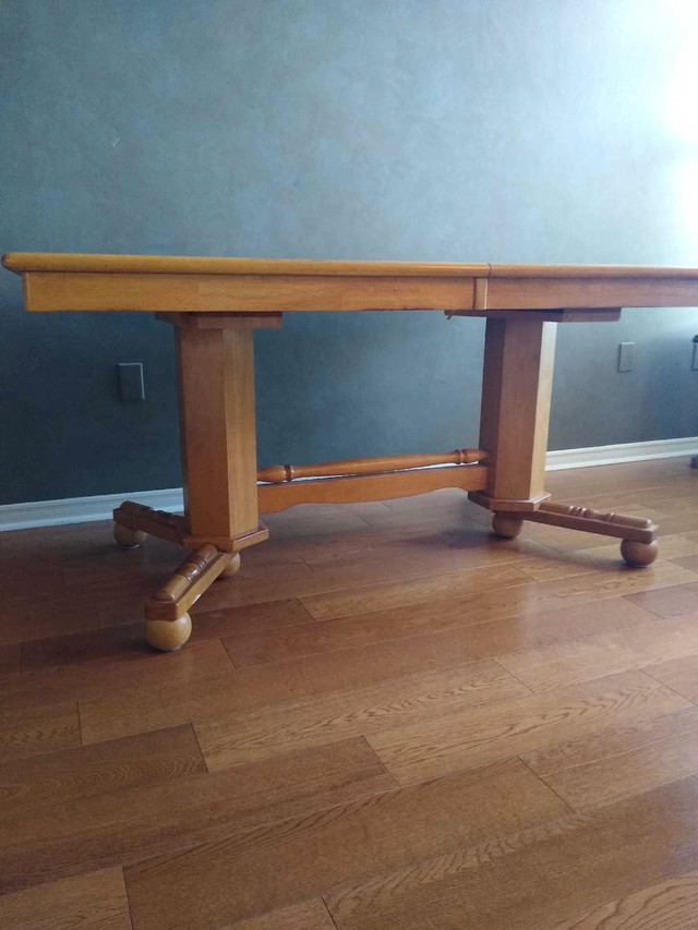 Solid oak dinning table, ceramic inlay, 6 oak chairs  in Dining Tables & Sets in St. Catharines - Image 3