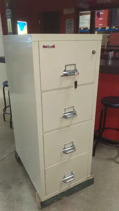 Classeur anti feu /ignifuge . Fireproof filing cabinet / vault Inspecté avec garantie d un an sur mé...