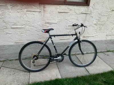 Venture Mountain Tour bike 21 speed 26” tires 21” frame in good condition.