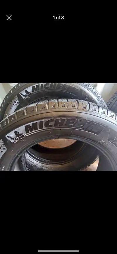 Set Of 4 MICHELIN winter Tires (225 65 17) Like New