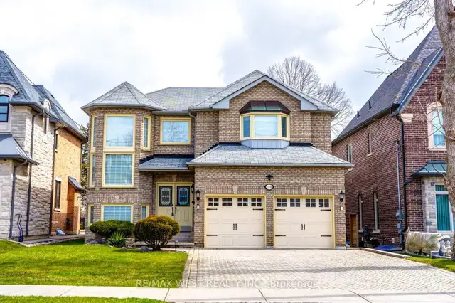 4 Bedrooms Detached Home in Richmond Hill