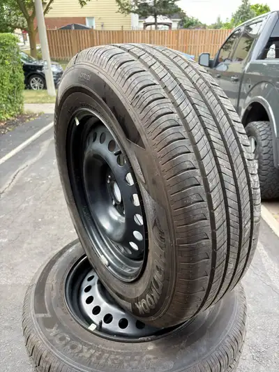 235/65/17 Hankook Kinergy GT All Season Tires 5x114.3 Bolt Pattern 64.1mm Center bore Dot date 4623...
