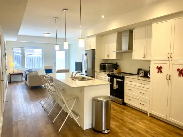 Large 12.2' x 11' Master BR Ensuite, Guelph, $1175   utilities