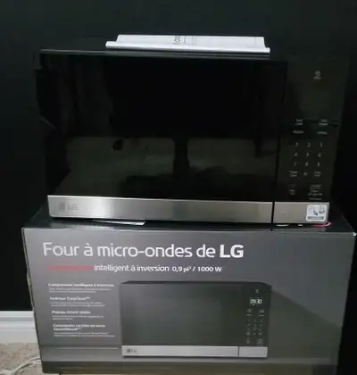 LG Microwave Oven Smart inverter 0.9 CU.FT./ 1000 W - Smart Inverter technology ensures precise and...