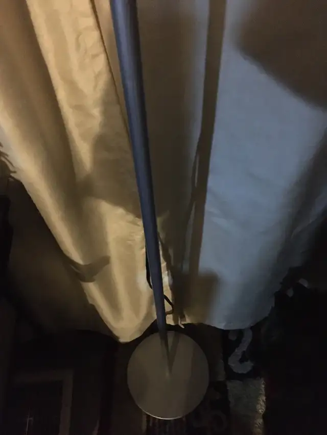Floor lamp in Indoor Lighting & Fans in City of Montréal - Image 3
