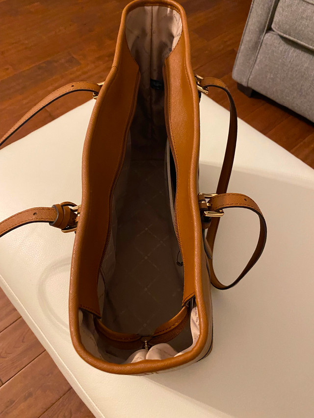 Michael Kors bag in Women's - Bags & Wallets in Kitchener / Waterloo - Image 4