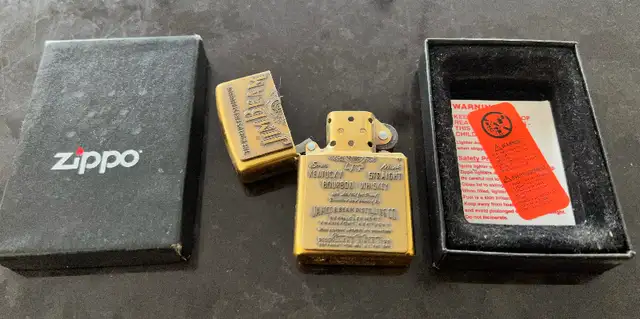 VINTAGE ZIPPO JIM BEAM BOURBON LIGHTER IN ORIGINAL CASE  USA in Arts & Collectibles in Mississauga / Peel Region - Image 4