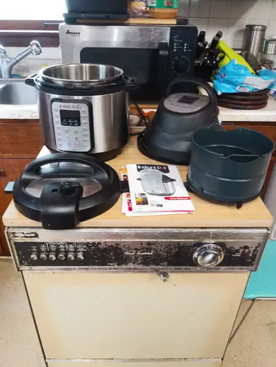 Instant Pot with Air Fryer Lid. 6 Quart size. Only used a couple of times. $125. Komoka
