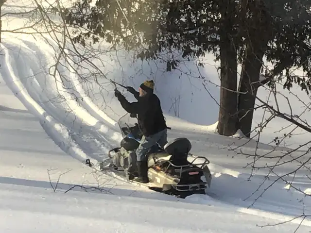 2012 Yamaha : 220km in Snowmobiles in Thetford Mines - Image 5
