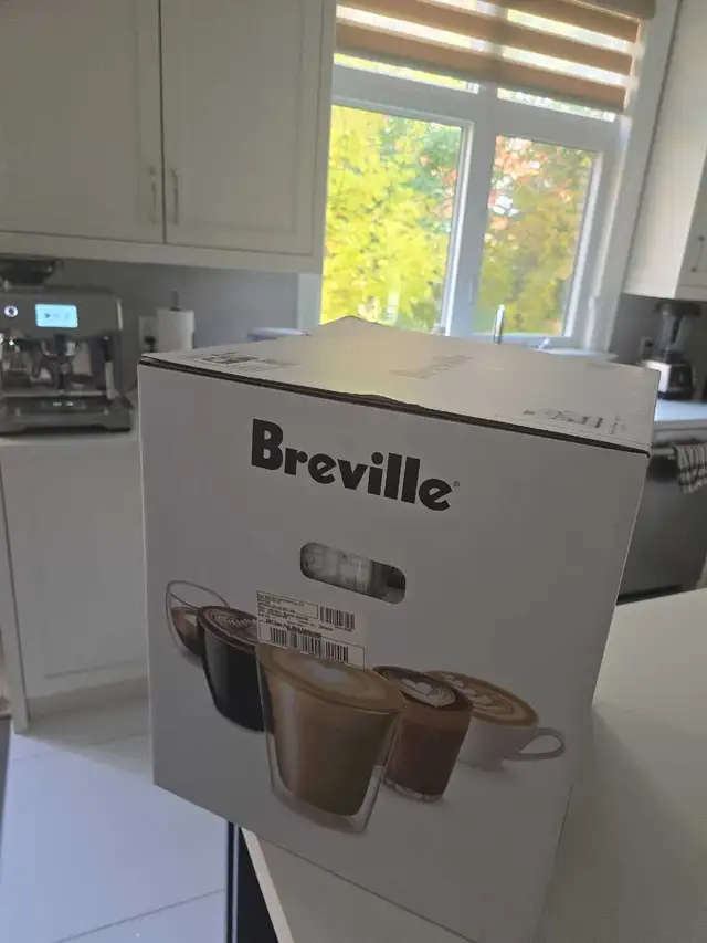 Breville Barista Express Impress- BES876SST in Coffee Makers in Mississauga / Peel Region - Image 4