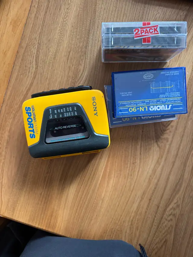 Sony Walkman Sports vintage WM-AF59 + cassettes