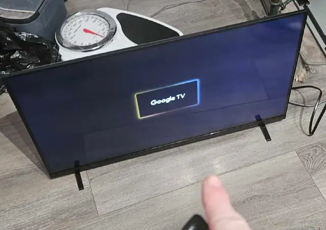 New 32" Smart TV 720p LED Google TV in TVs in Kitchener / Waterloo - Image 6