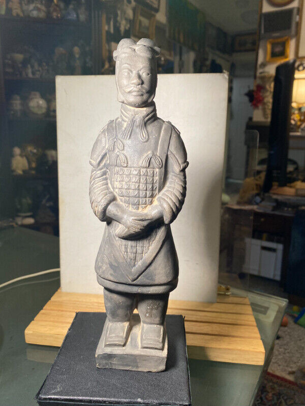Terracotta Soldier Qin Dynasty Army 11" Clay Art Pottery Figurin dans Art et objets de collection  à Ville de Vancouver
