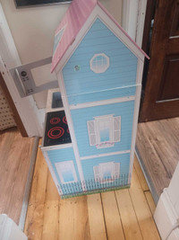 Play kitchen/Doll house in one