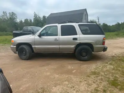 2002 gmc Yukon Alberta truck 5.3 v8 202000 km 4x4 électrique with auto option Frame in pretty good s...