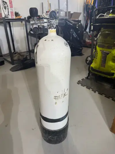 120 cuft Faber Steel cylinder low pressure 2400 psi. With DIN OMS H valve Hydro current as June 2026