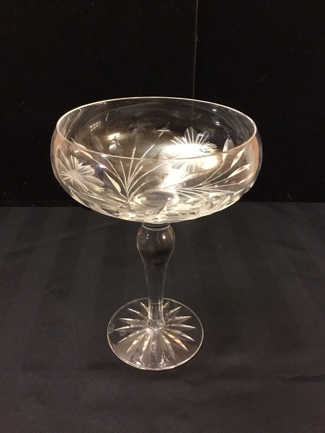 HAND CUT CRYSTAL CANDY DISH 8”  in Arts & Collectibles in Mississauga / Peel Region - Image 2