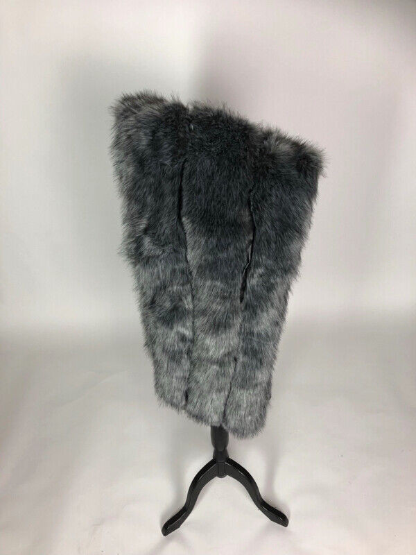 Vintage Style Women’s Grey Faux Fur Wrap - Mint in Women's - Tops & Outerwear in Winnipeg - Image 3