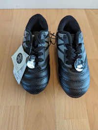 9T Soccer Cleats Brand NEW 
