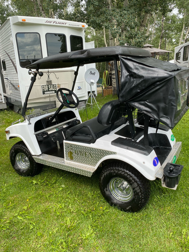 2003 Electric Club Car Golf Cart in Other in Grande Prairie - Image 3