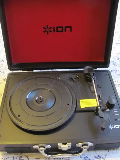 ION Model 1524 Portable Turntable Chargeable battery, 33, 45, 78 speeds