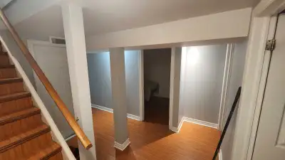 1 private bedroom Bathurst and Steels area.