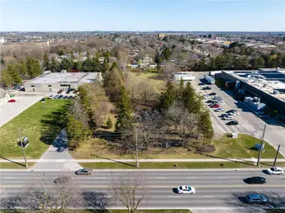 280 Speedvale is a rare offering in the Guelph marketplace comprised of 2.1 acres of prime industria...