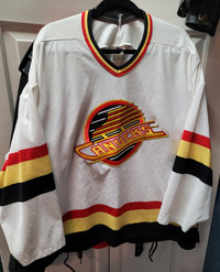 Vintage Vancouver Canucks Jersey Size Youth X-Large – Yesterday's Attic