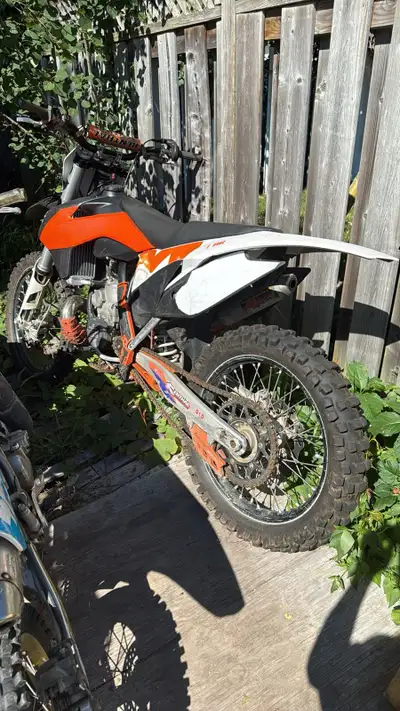 2017 ktm sx 250 and a 2018 Suzuki rm 85 both bikes start first kick low hours plus have some extras...