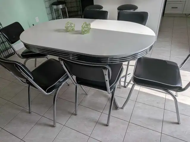 Retro kitchen table in Dining Tables & Sets in Oshawa / Durham Region - Image 4